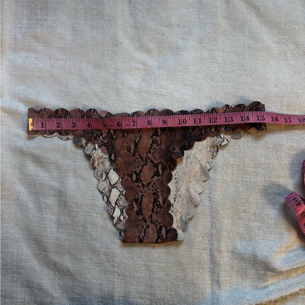 PQ Swim Kaa Reversible Seamless Wave Full
Bikini - Animal, size L, NWT - Picture 10 of 10